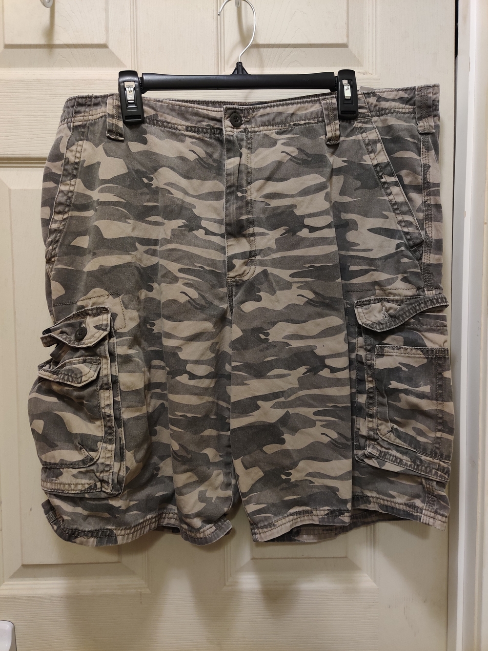 Lee Men's Gray Camo Cargo Shorts